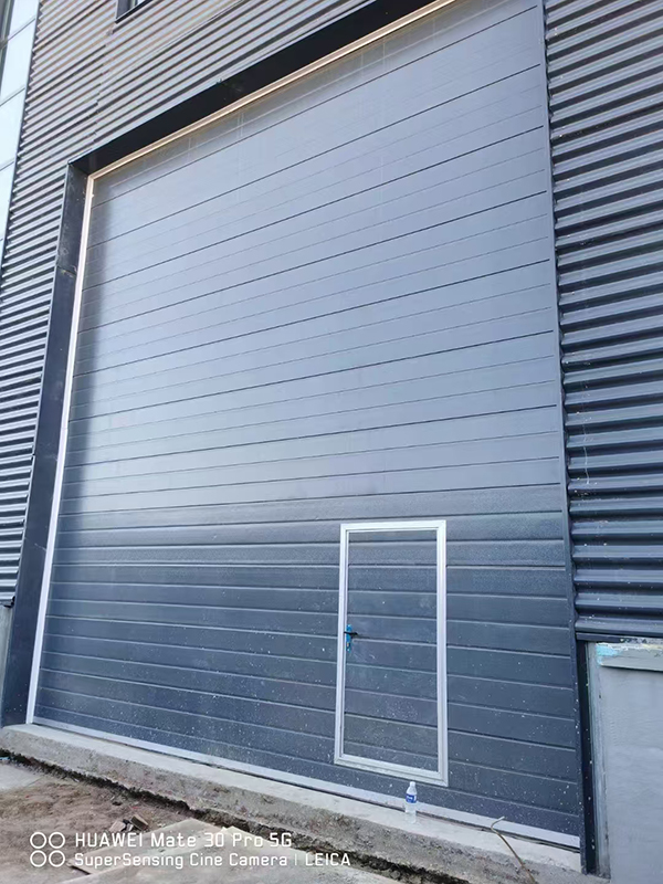 幸福路街道车库门