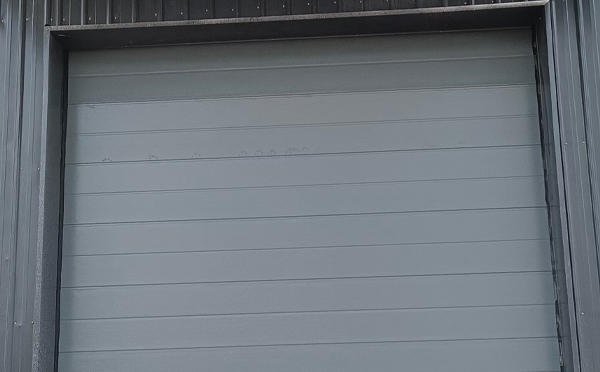 幸福路街道车库门