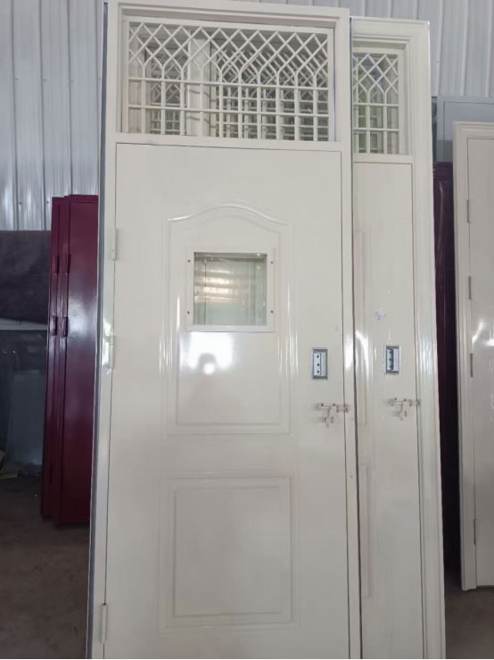 幸福路街道学校教室门