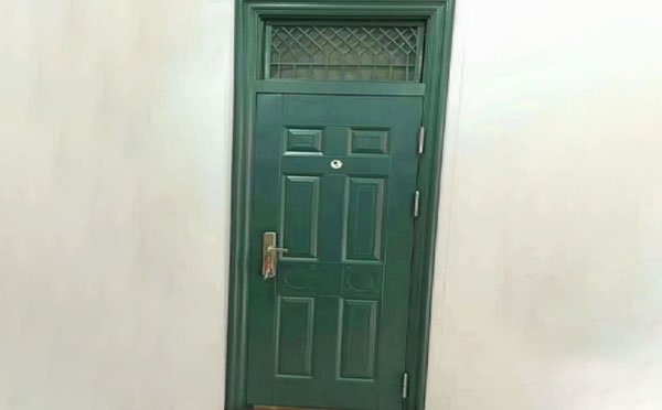 幸福路街道学校教室门