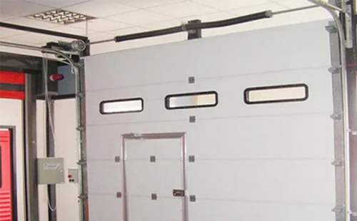 幸福路街道工业提升门的安装方法