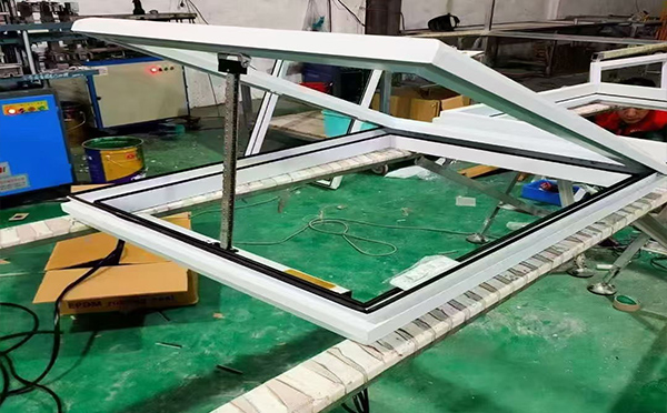 某地下车库出入口幸福路街道排烟窗配置工程