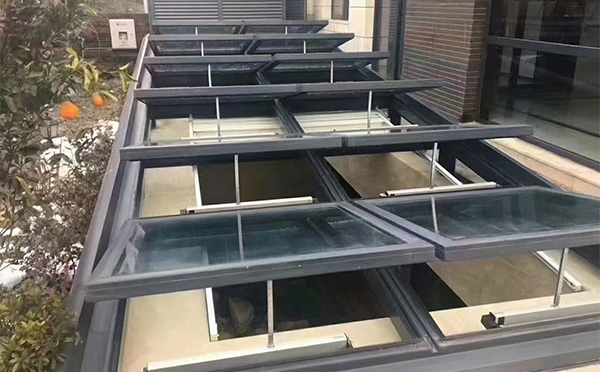 某轨道交通车辆维修车间幸福路街道排烟窗应用