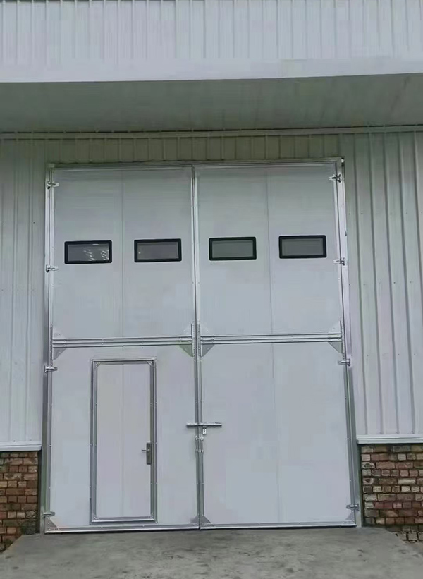 幸福路街道工业门在设备装配车间出入口的实施记录