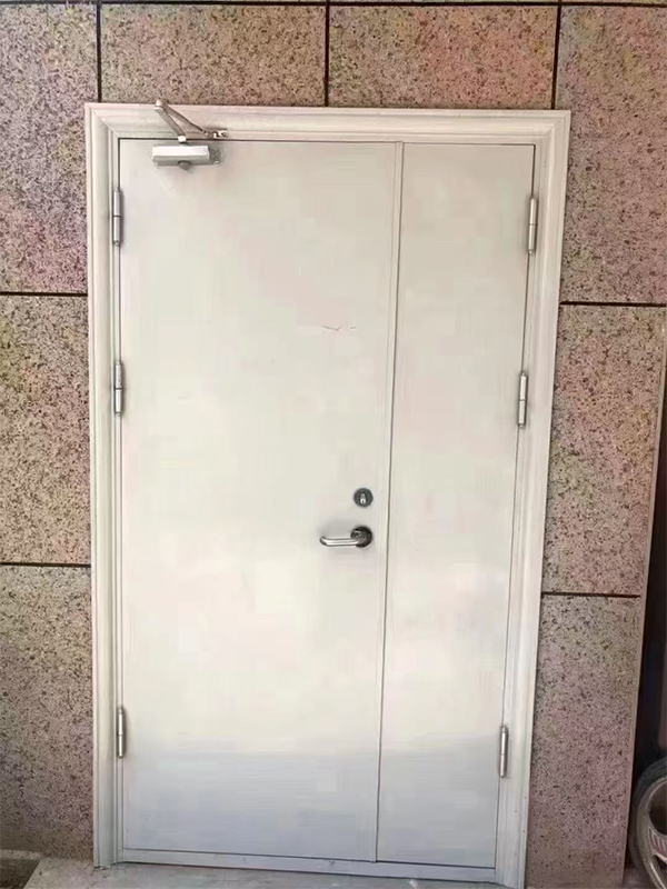 地下停车场完成防火分区门安装 地下停车场完成防火分区门安装